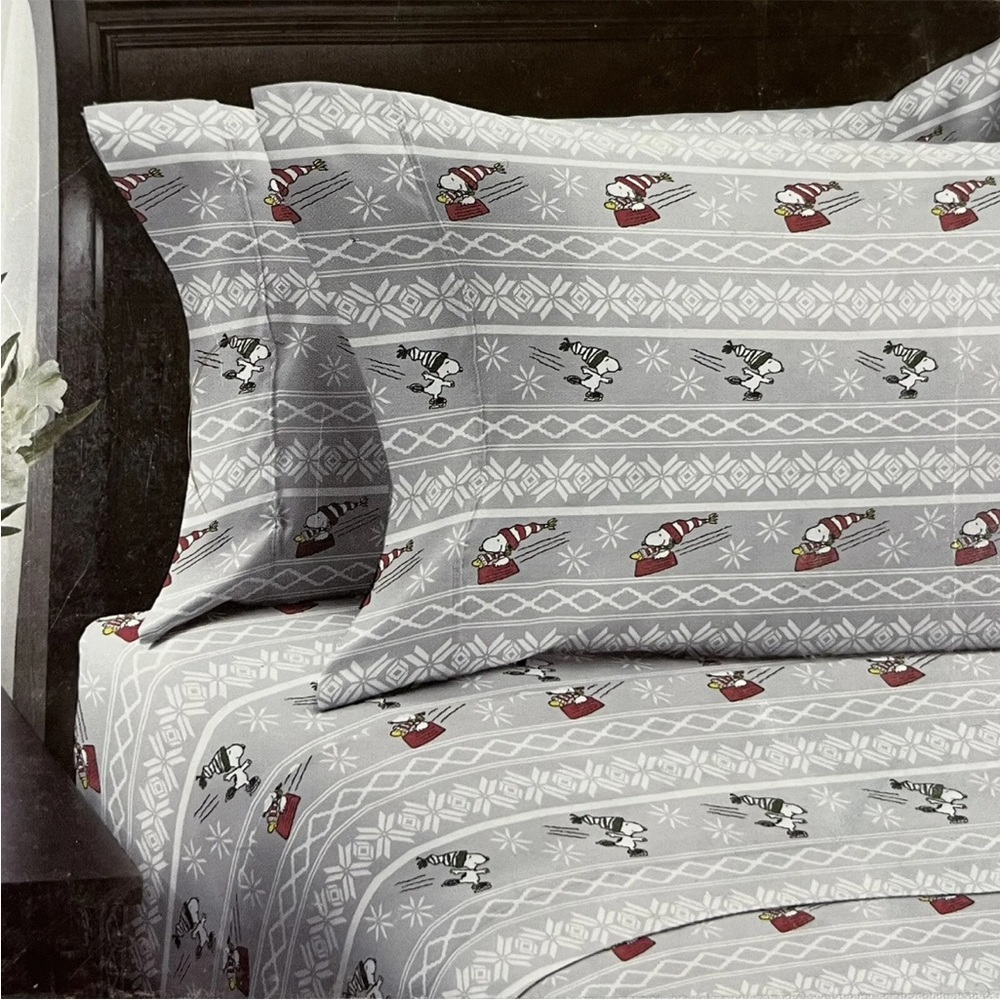Berkshire Peanuts Christmas Size QUEEN SHEET SET Snoopy Ice Skating Sledding NEW